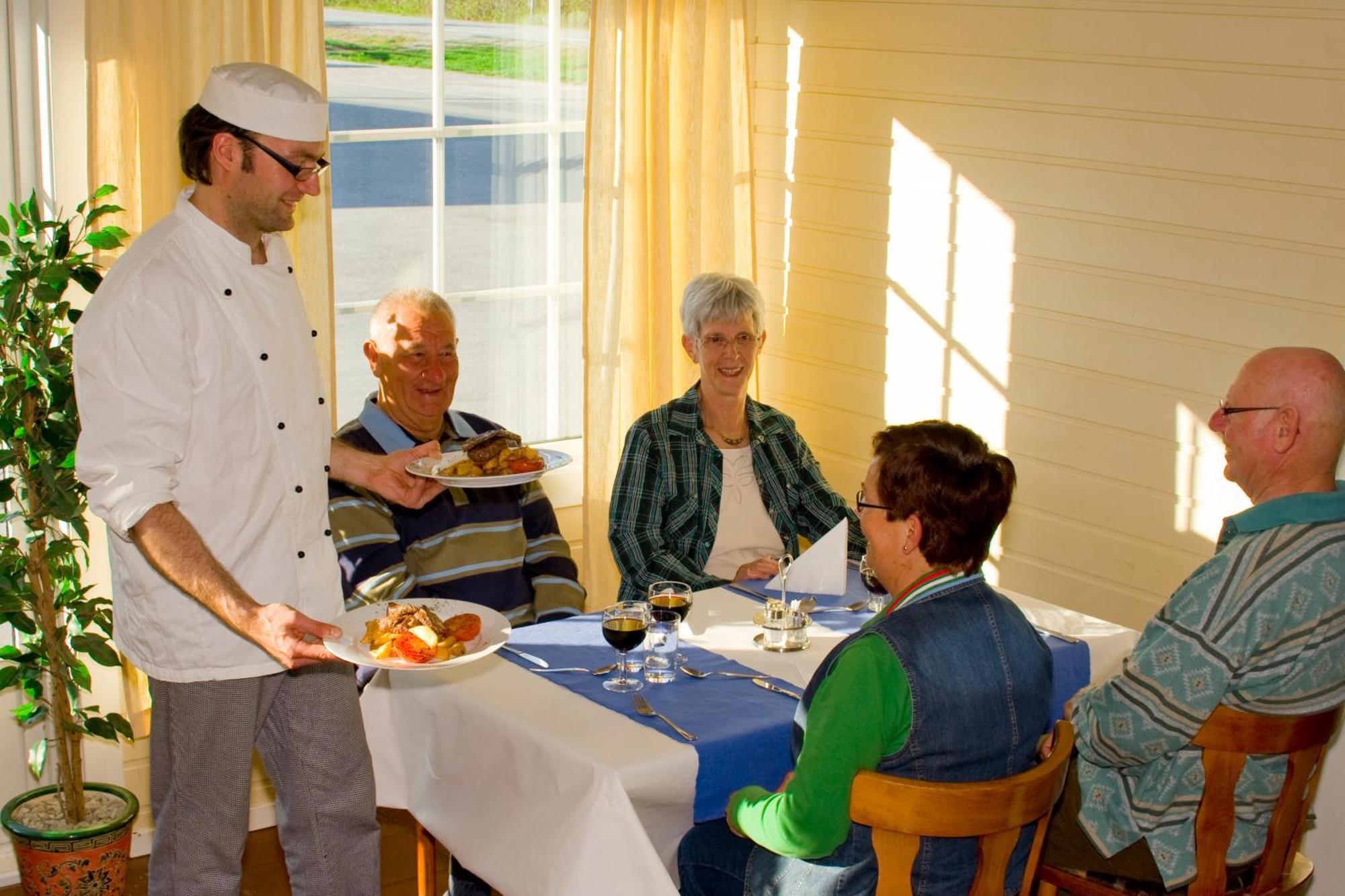Olderfjord Turistsenter Hotel Russenes Eksteriør billede